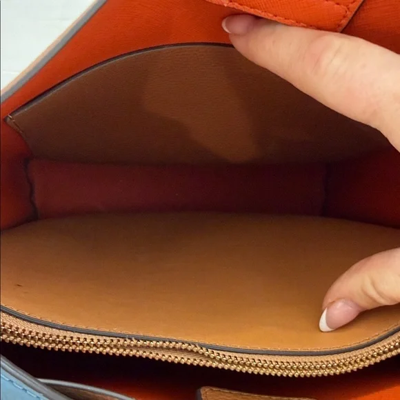 Tory Burch Perry Fine Leather Tote - Picture 6 of 16